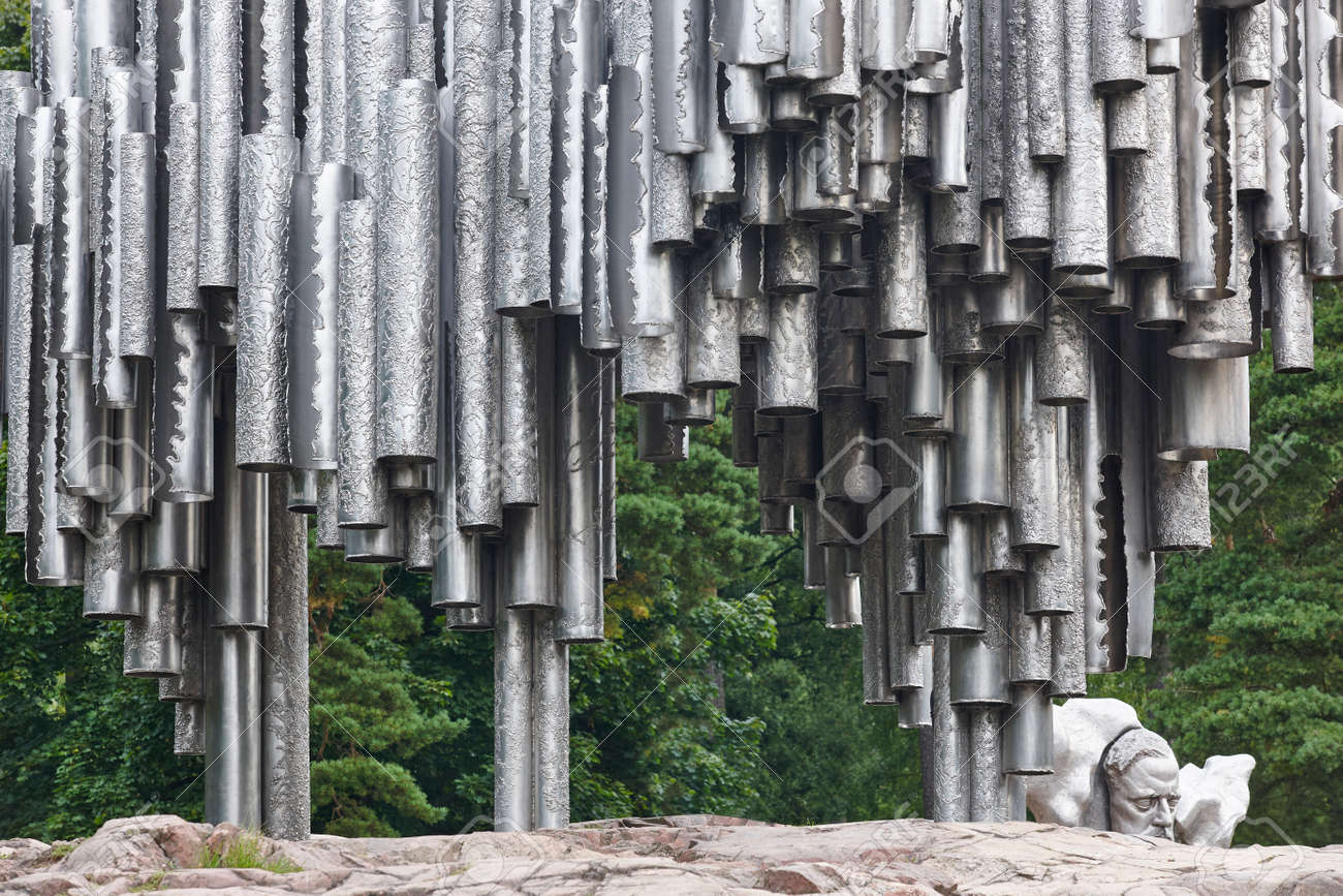 ヘルシンキ市の観光のハイライト シベリウスの記念碑メタリックパイプ彫刻 の写真素材 画像素材 Image