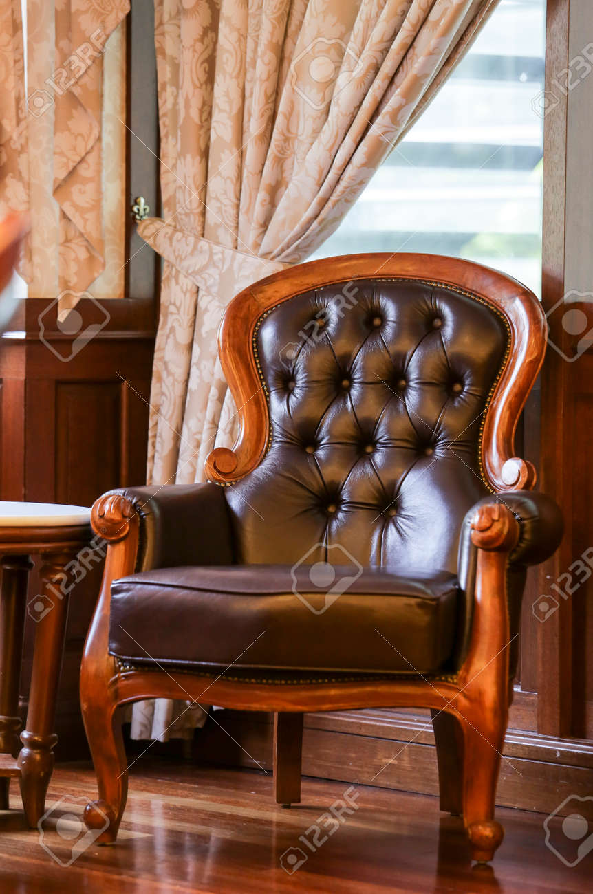 バーガンディ レザー アームチェア