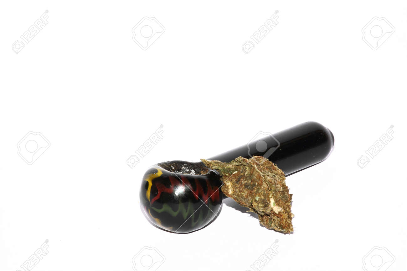 芽マリファナのパイプの分離された表示 の写真素材 画像素材 Image 芽マリファナのパイプの分離された表示 の写真素材 画像素材 Image