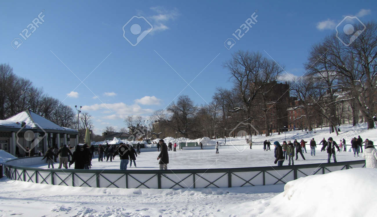 雪の降る冬ボストン コモン カエル池 マサチューセッツ州 アメリカ合衆国 の写真素材 画像素材 Image