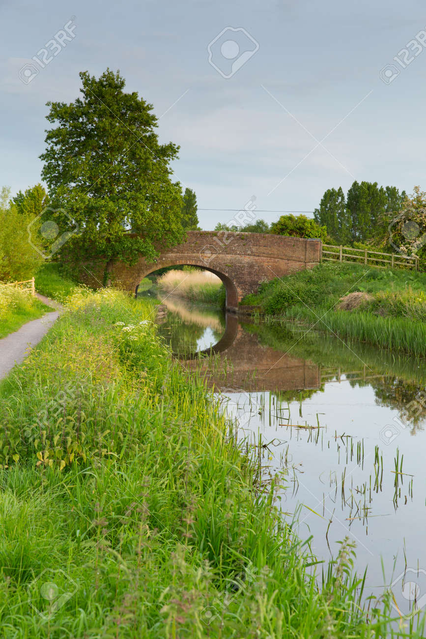Bridge Over River England UK English Country Scene Stock Photo, Picture and  Royalty Free Image. Image 28642976., image size:867x1300