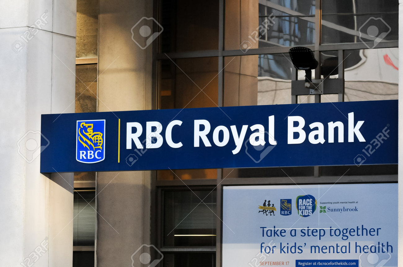 カナダのトロント– 2022年12月17日、トロントのダウンタウンにあるカナダロイヤル銀行のロゴとブランドサインの写真素材・画像素材 Image  212466099