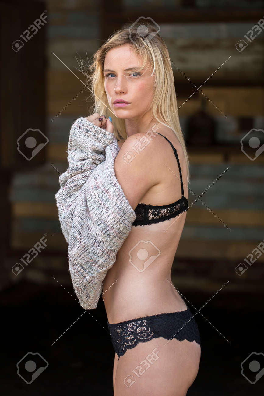 Young blonde nude chicks Nude indian wife sex