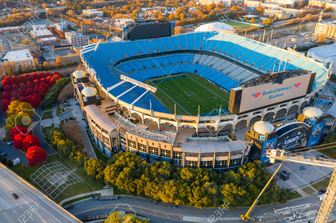 バンク・オブ・アメリカ・スタジアムには、ノースカロライナ州シャーロットにあるNFL™のカロライナ・パンサーズがあります。の写真素材・画像素材  Image 135012921
