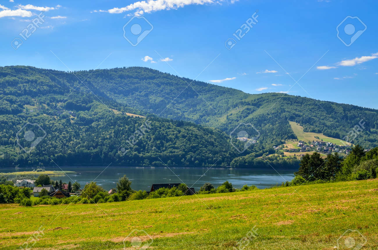 夏の山の風景 美しい丘と田舎の風景 の写真素材 画像素材 Image 8738