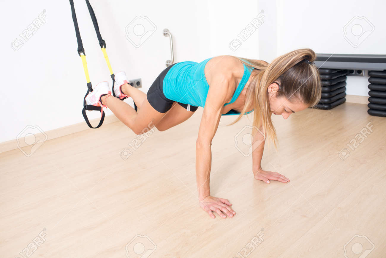 다리 TRX 운동 로열티 무료 사진, 그림, 이미지 그리고 스톡포토그래피. Image 39354265