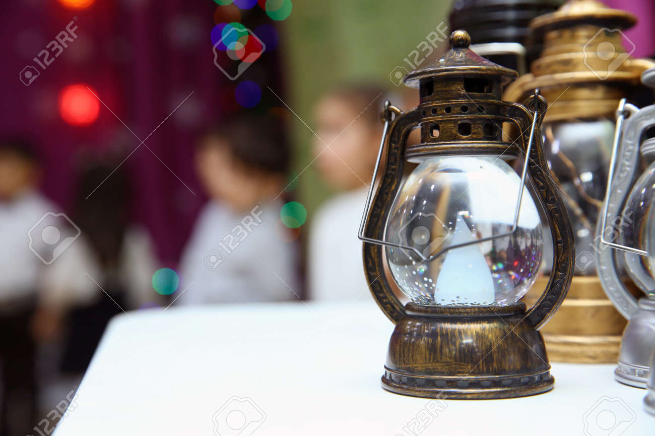 Vintage Small Old Kerosene Lamps On A Wooden Background . Old Small Oil  Lamps In Vintage,retro Tone . Stock Photo, Picture and Royalty Free Image.  Image 132956778., image size:1300x867