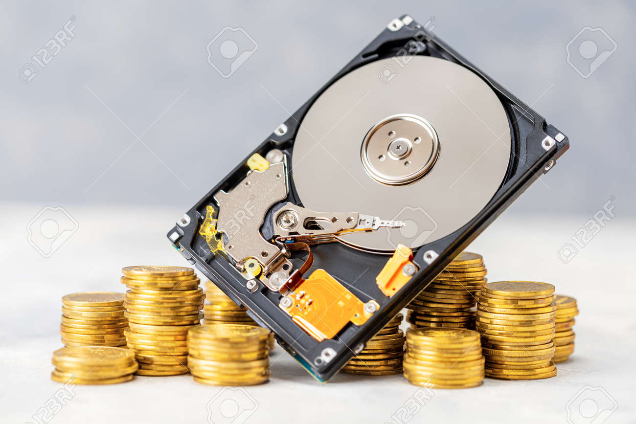 치아 암호화폐. 동전 더미와 하드 드라이브 로열티 무료 사진, 그림, 이미지 그리고 스톡포토그래피. Image 176311601