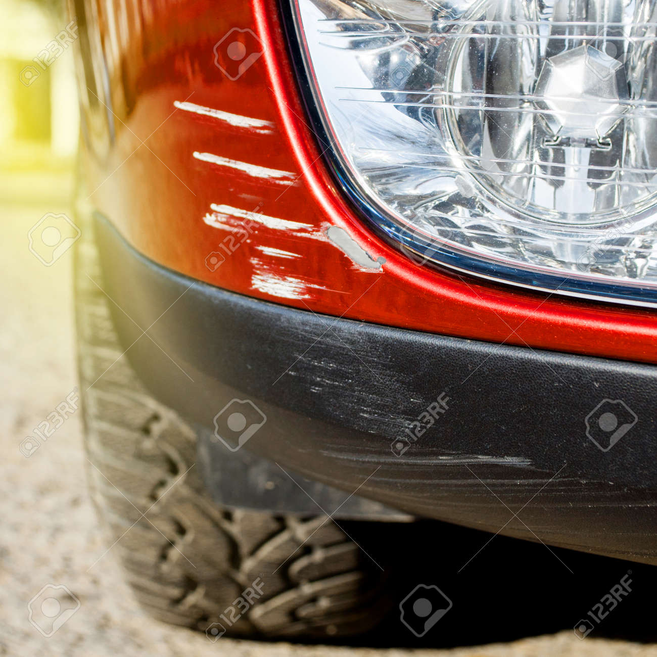 複数の傷車のバンパー ヘッドライトのすぐ下 の写真素材 画像素材 Image 複数の傷車のバンパー ヘッドライトのすぐ下 の写真素材 画像素材 Image