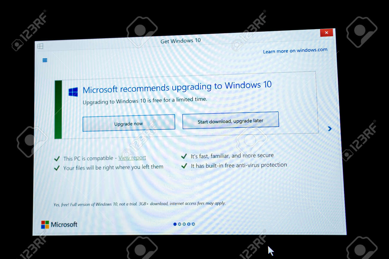 microsoft com france download Paris, france jan 7, 2016: two option on computer screen.