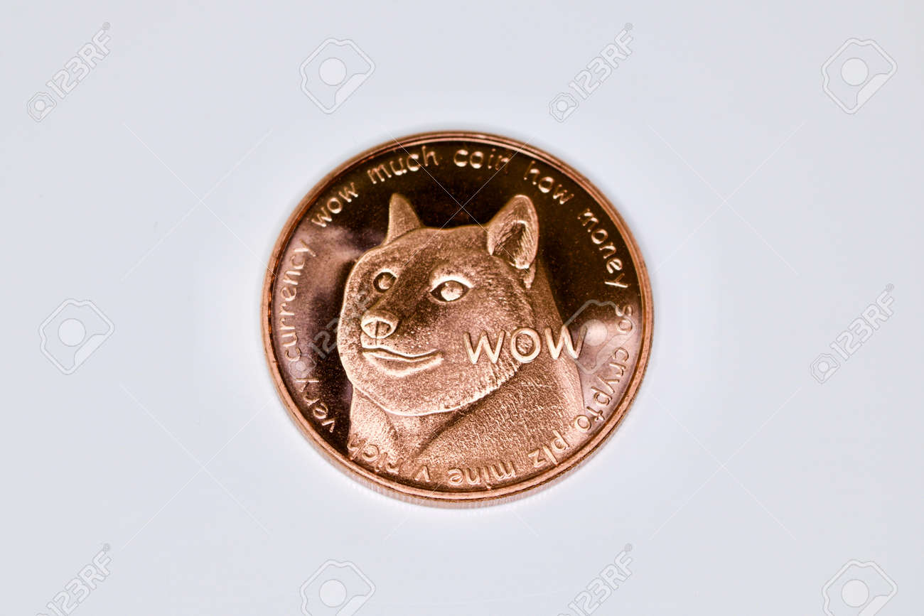 Dogecoin 物理コインの写真素材・画像素材 Image 74932395