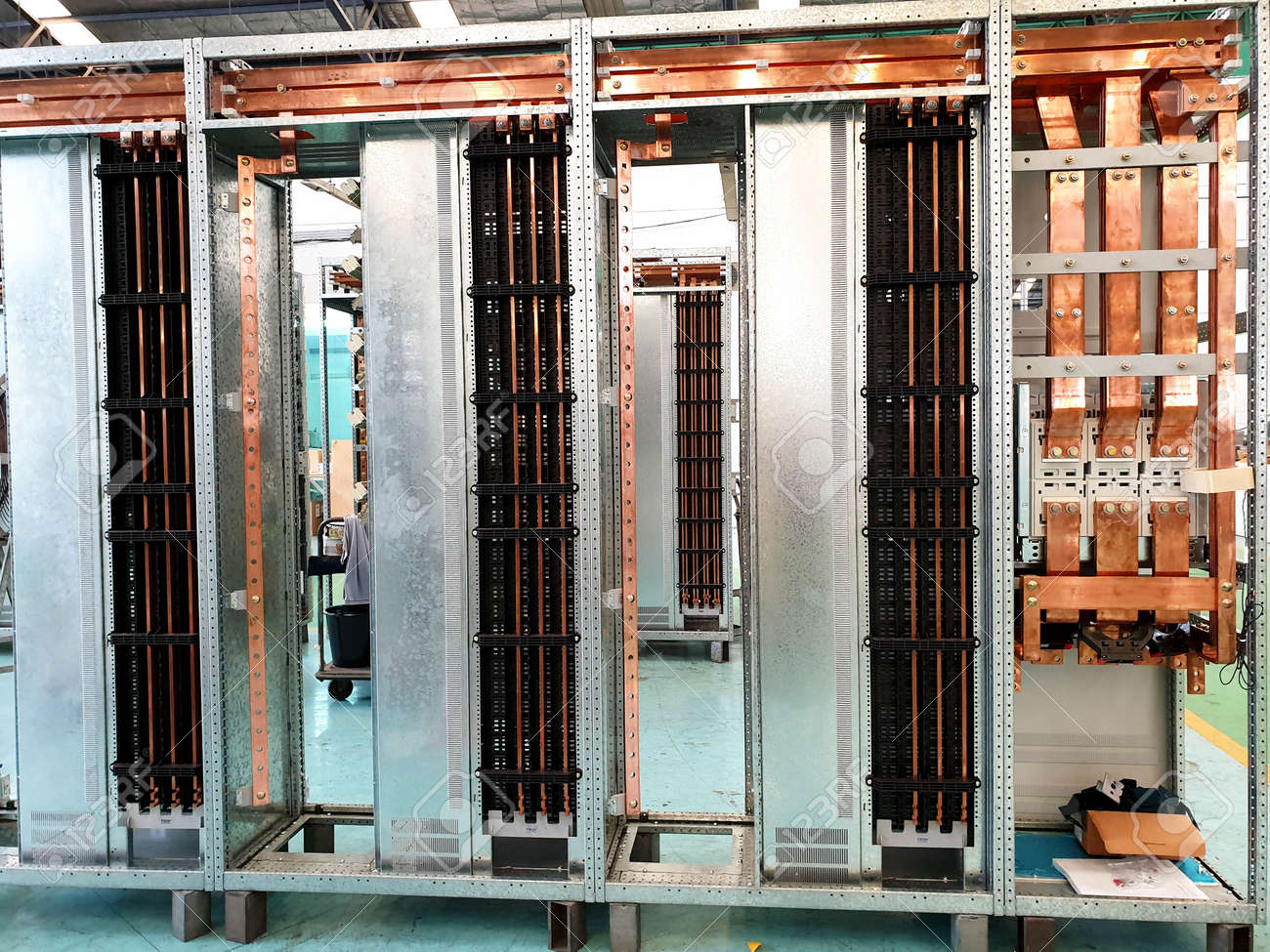 Mcc 패널의 전기 버스 바(모터 제어 센터) 로열티 무료 사진, 그림, 이미지 그리고 스톡포토그래피. Image 155861364