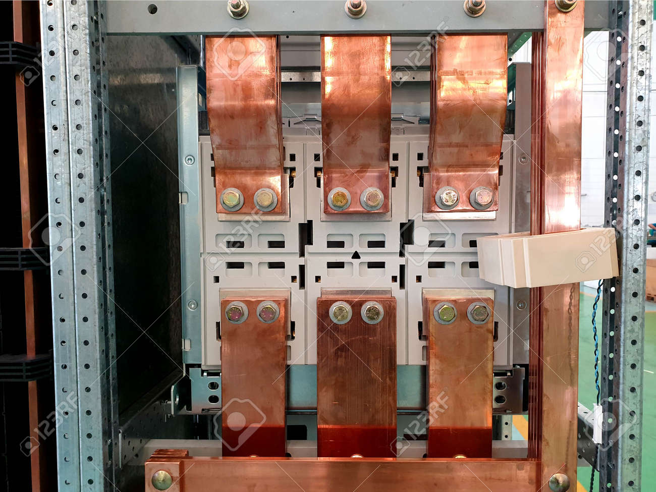 Mcc 주 회로 차단기의 전기 부스 바 로열티 무료 사진, 그림, 이미지 그리고 스톡포토그래피. Image 155867340