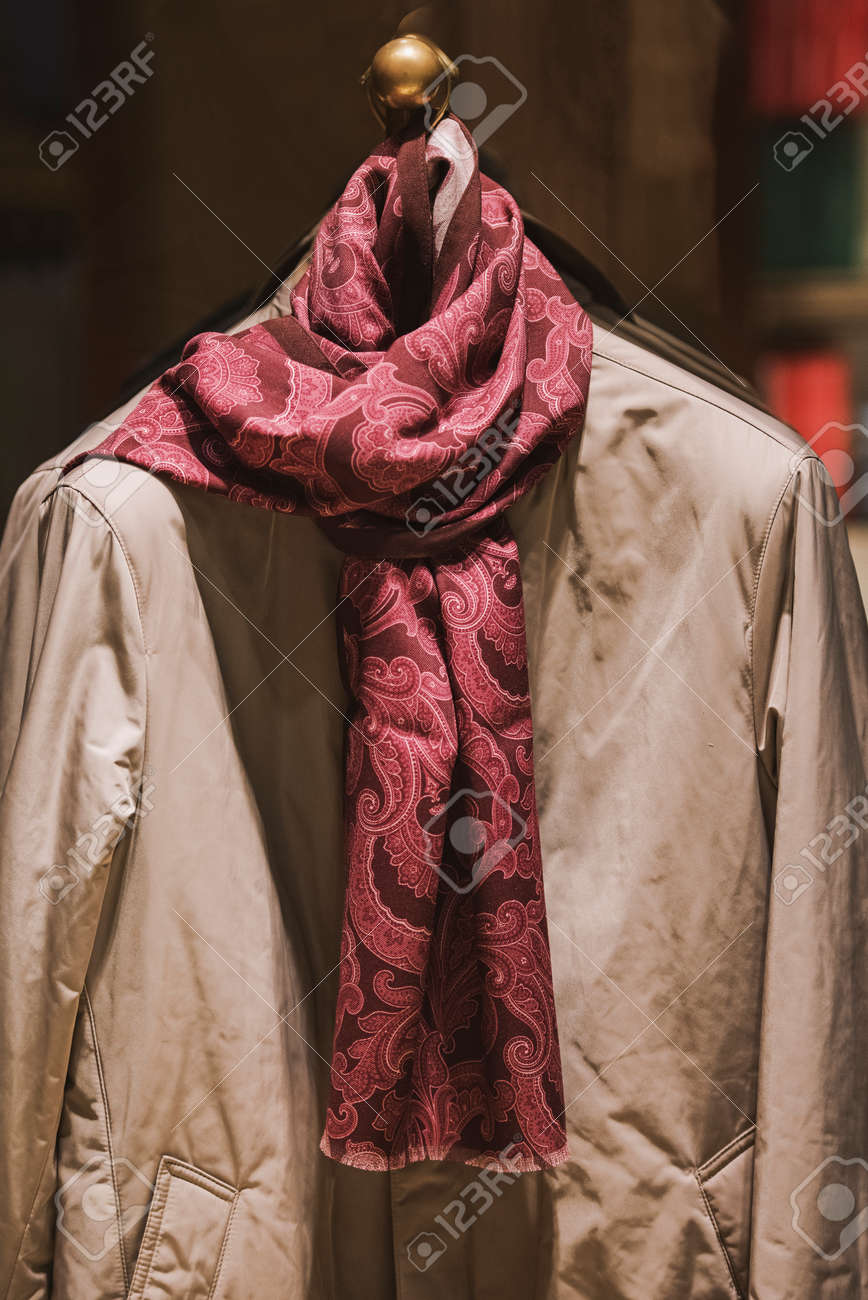 派手な服 の写真素材 画像素材 Image