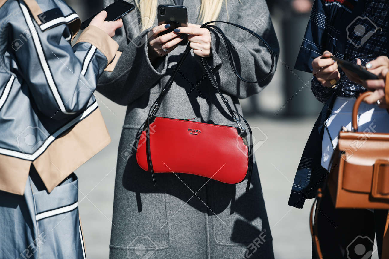 prada bag street style