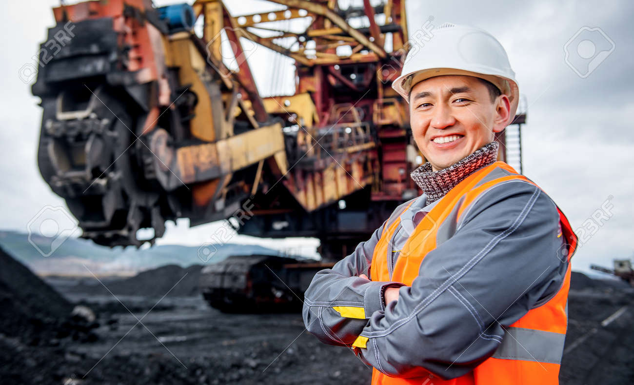 Известные строительные компании австралии. Подземные работы. Горные работы. Угольная шахта. Каска шахтера.