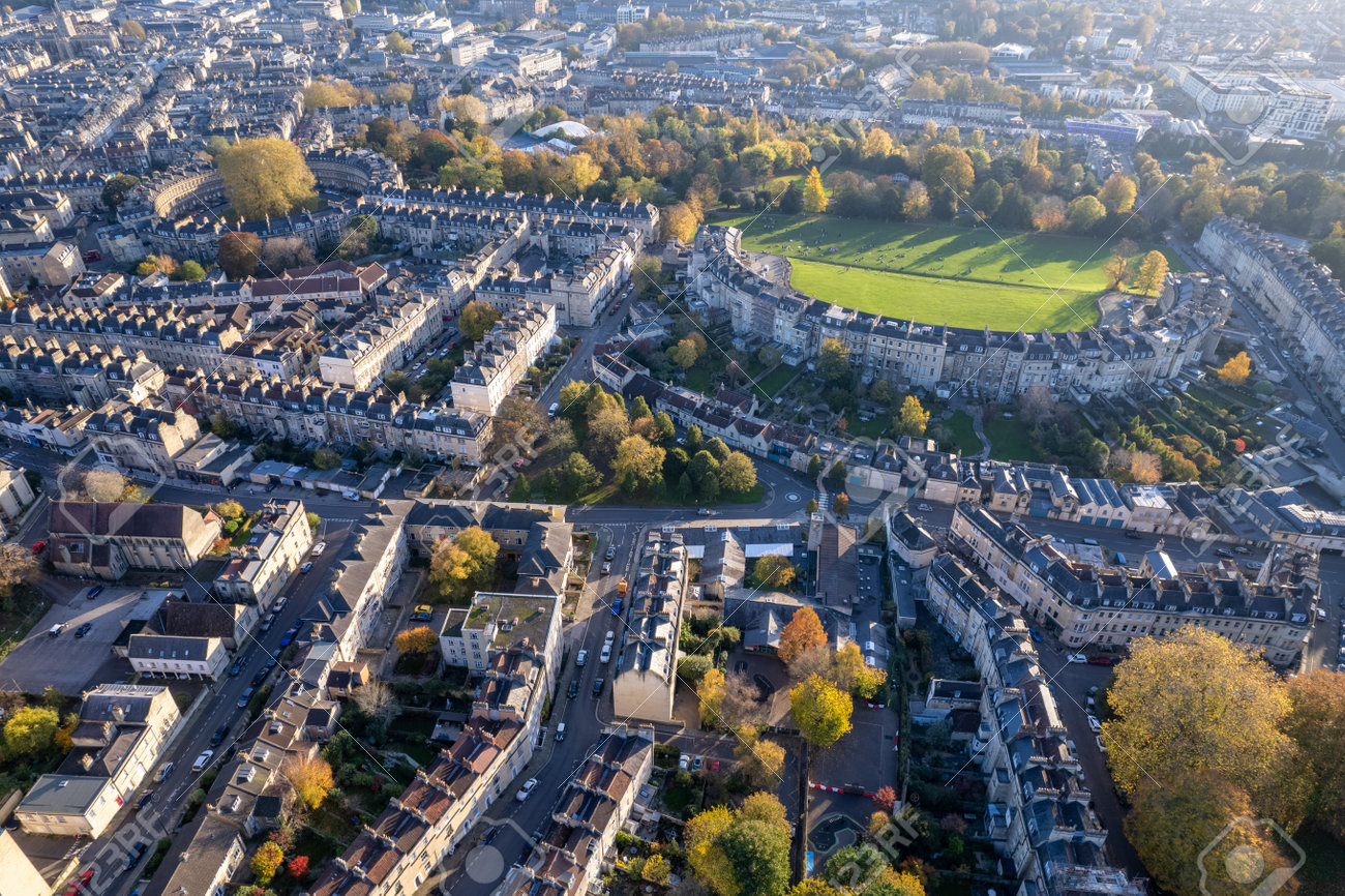 ロイヤルビクトリアパーク、バススパ、イギリスの有名な観光地、グレートブリティッシュ、昼間の近くの素晴らしい美しい空撮の写真素材・画像素材 Image  200603679