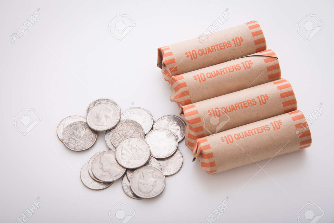 四分の一のコインロールの写真素材・画像素材 Image 97891111