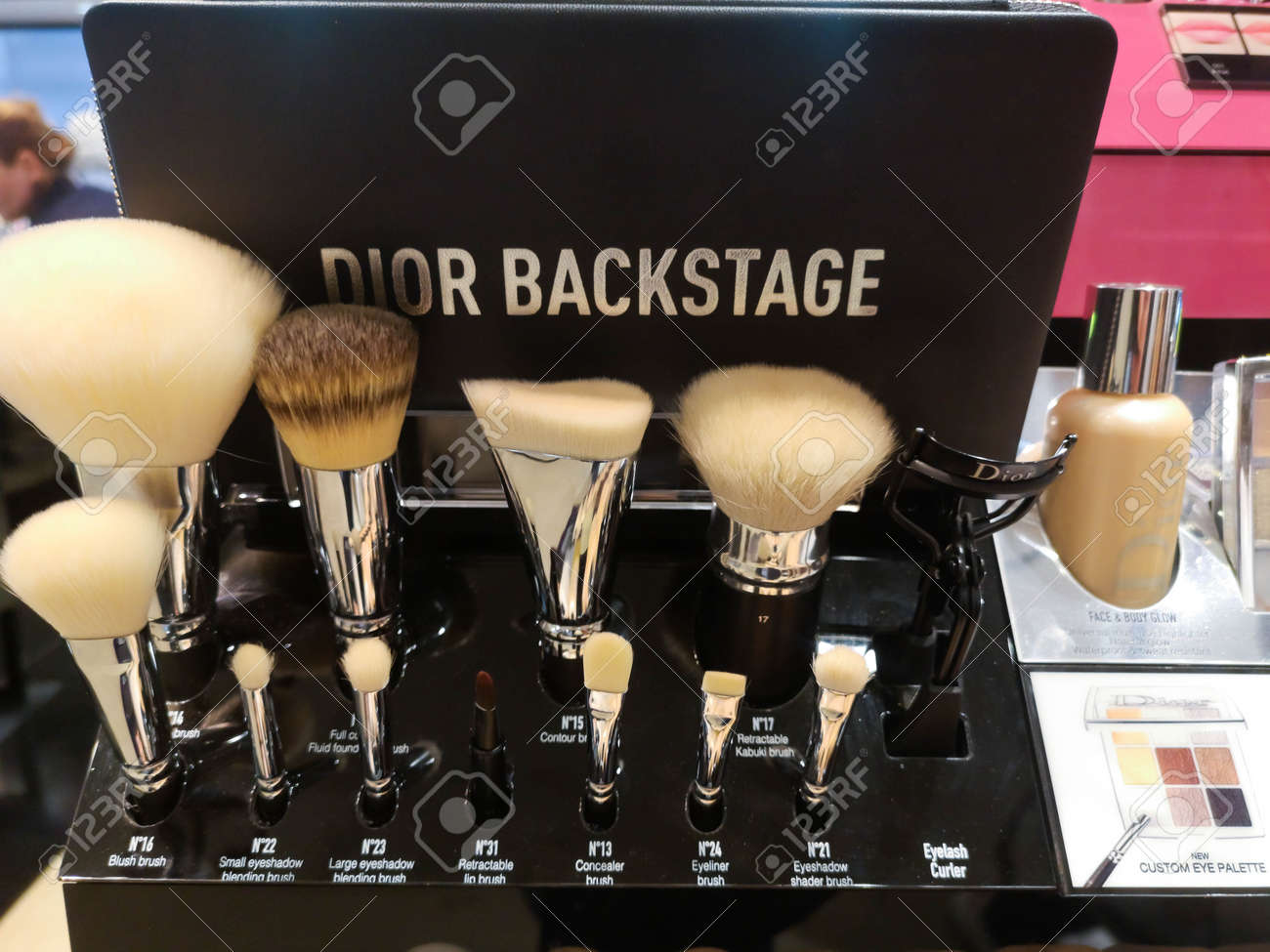 dior concealer brush