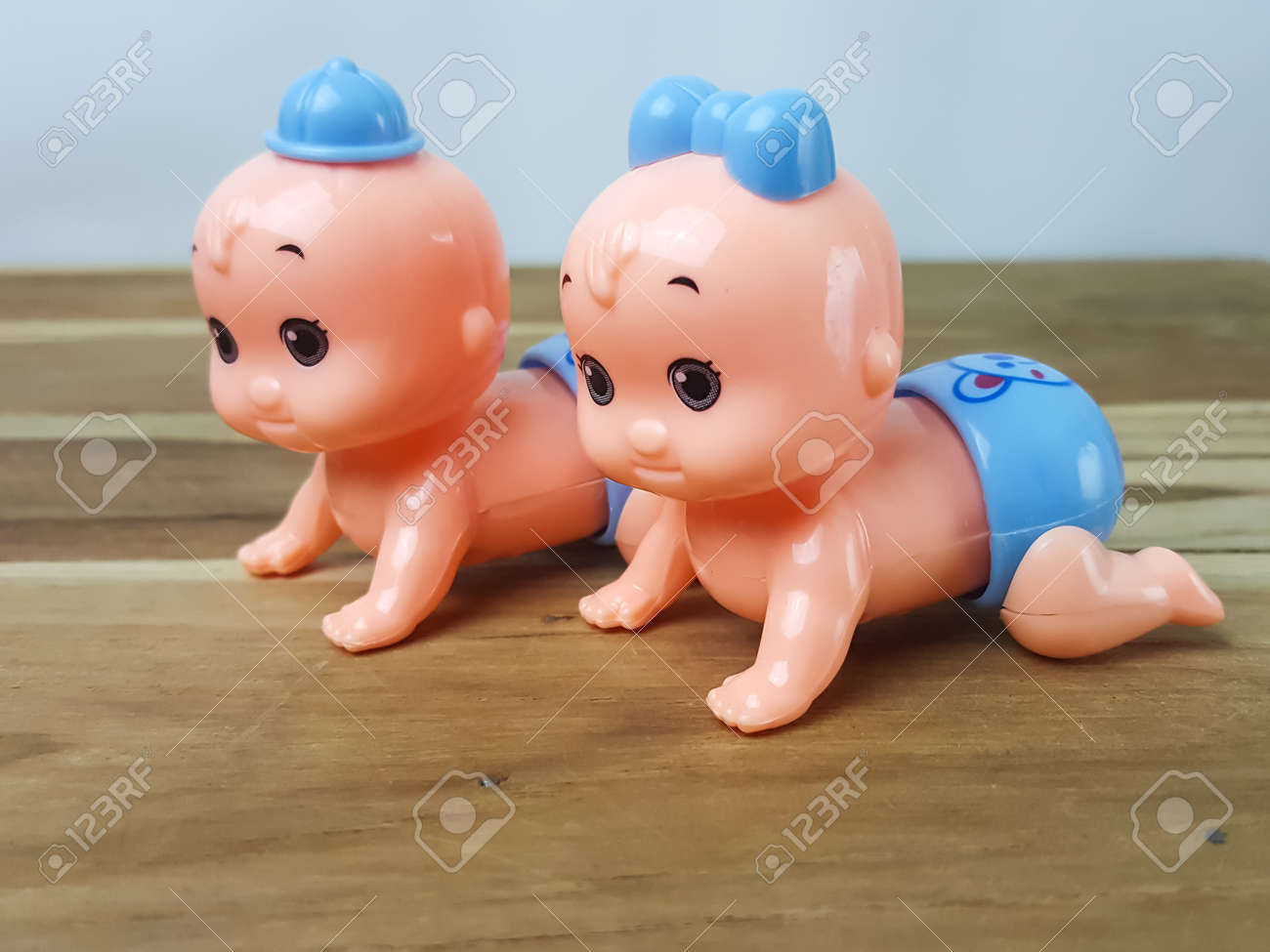 wind up crawling baby