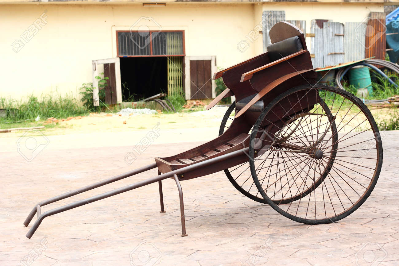 古い中国の人力車を引いた の写真素材 画像素材 Image