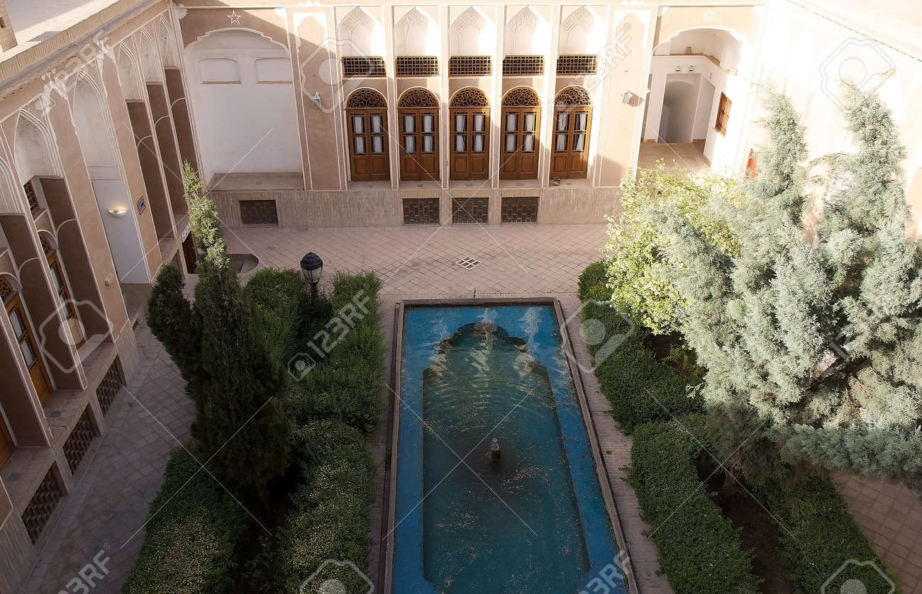 ヤズドで伝統的なイランの砂漠の建築 の写真素材 画像素材 Image