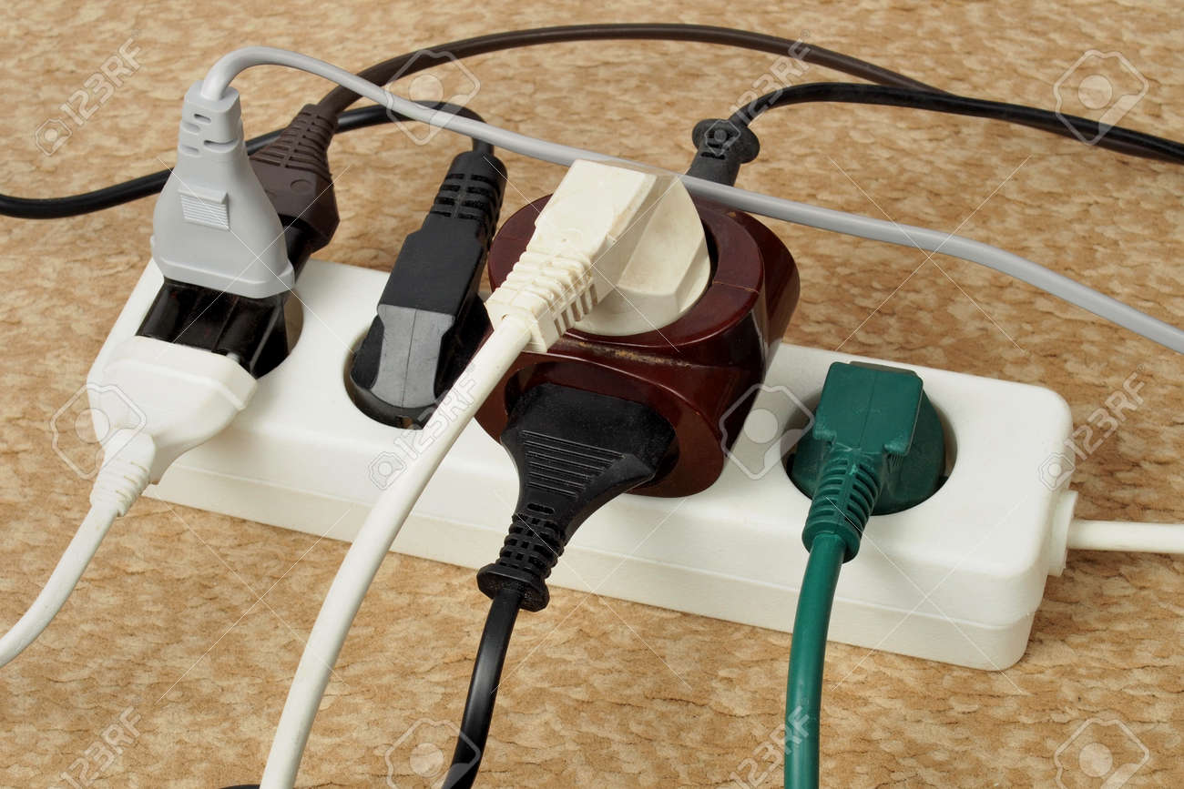 El De Extensión Con Varios Enchufes Europeos Fotos, Retratos, Imágenes Y Fotografía De De Derecho. Image 26983518.