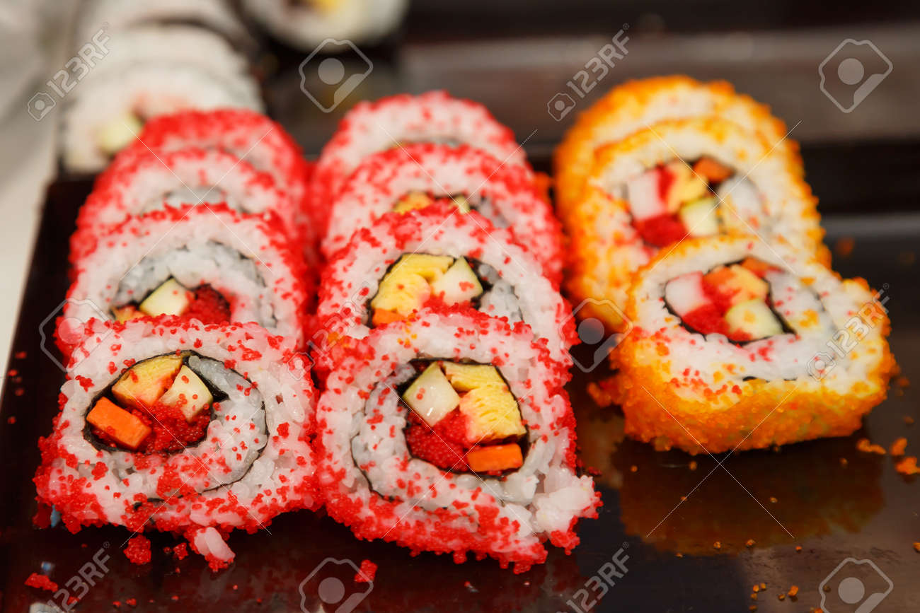 타이어 시장, 태국에서 인기 스시 롤 로열티 무료 사진, 그림, 이미지 그리고 스톡포토그래피. Image 29277616