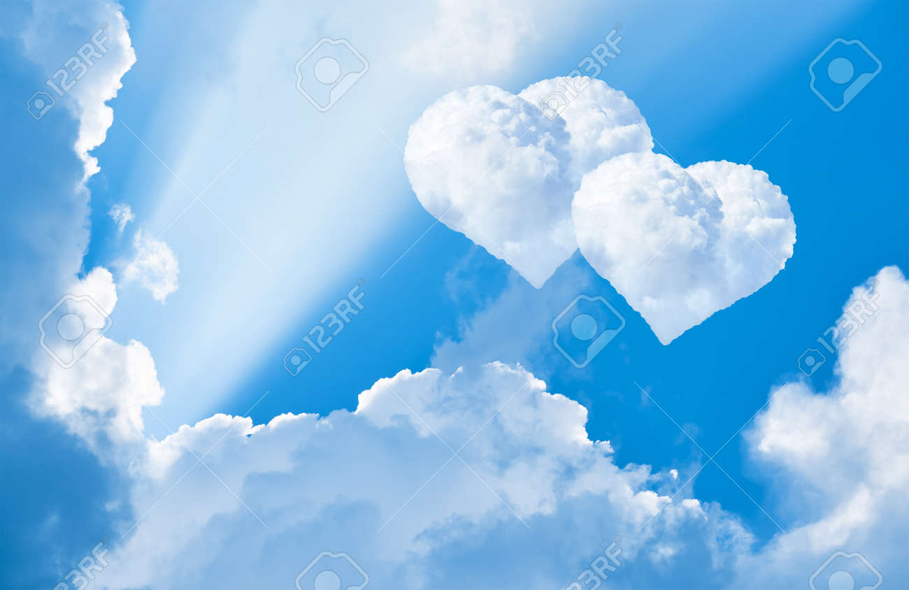 空にハートの形をした 2 つの雲 の写真素材 画像素材 Image 空にハートの形をした 2 つの雲 の写真素材 画像素材 Image