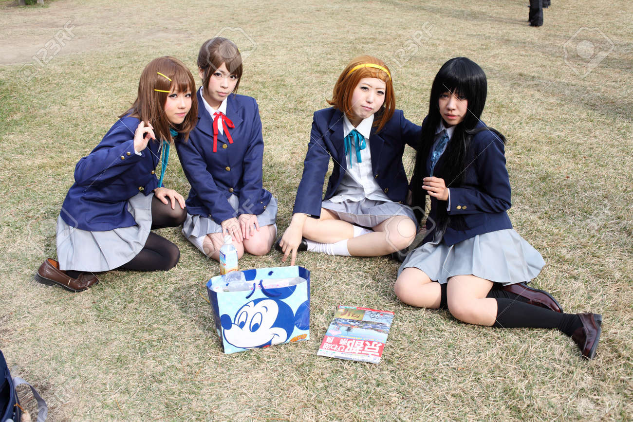 香川県 11 年 11 月 27 日 参加者コスプレ イベント日本 Riturin 庭公園 アニメファンで服を着た の写真素材 画像素材 Image