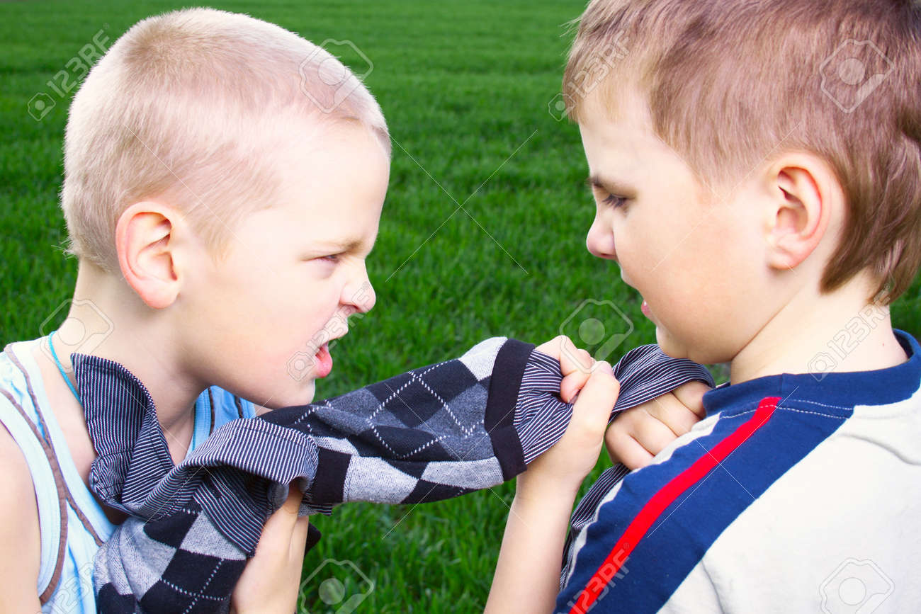 13274570-children-fighting-over-a-sweater-on-a-green-field.jpg