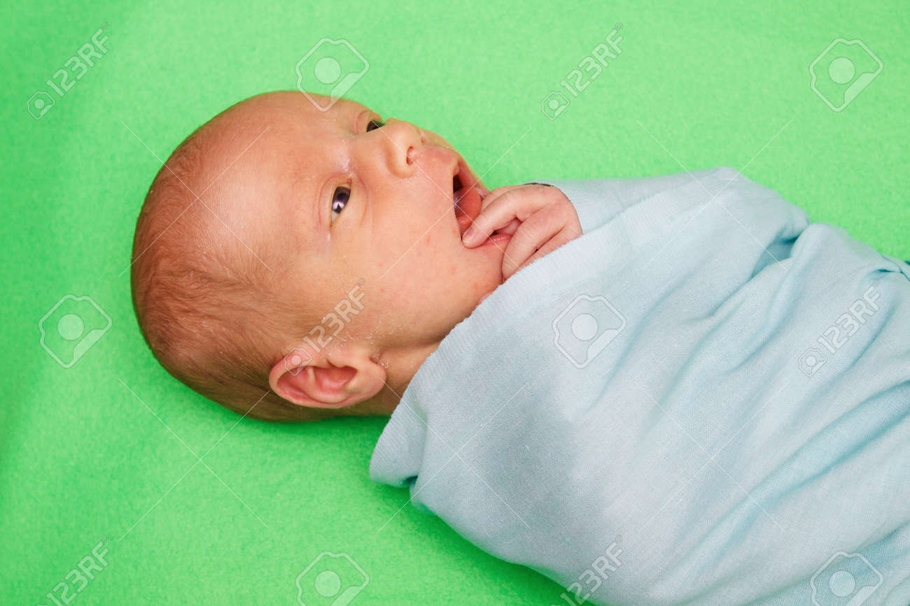 生まれ たばかり の 赤ん坊 の こと