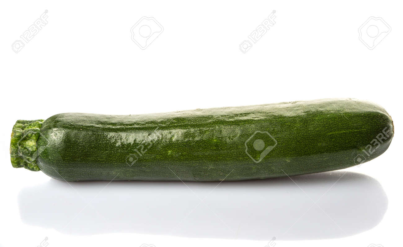白い背景の上の緑ズッキーニの野菜 の写真素材 画像素材 Image