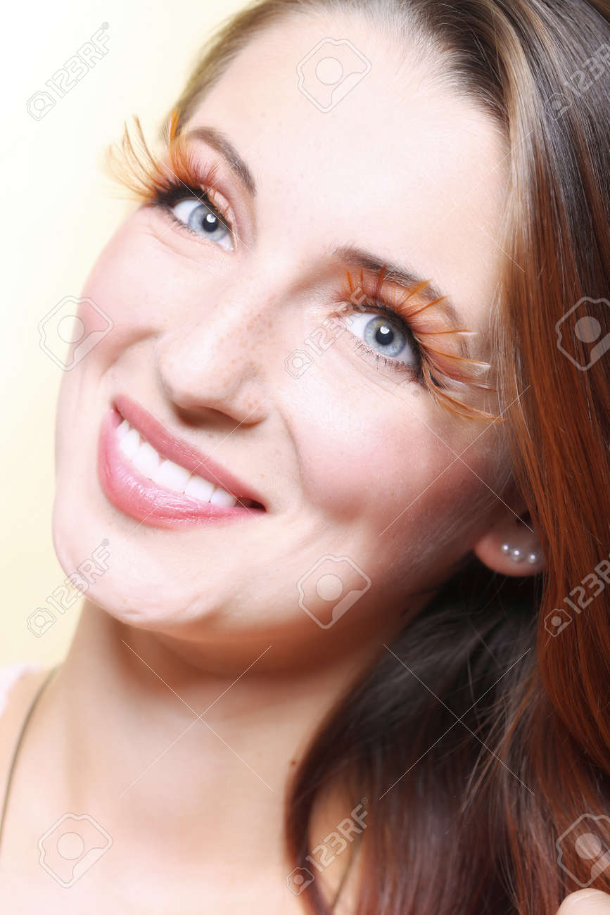 Femme D'automne Mode De Élégant Création Maquillage Faux R534ALqj