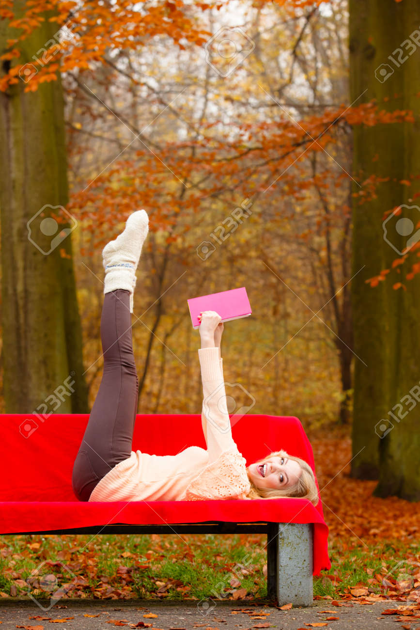 verruecktes-blondes-jugendlich-nach-fotos