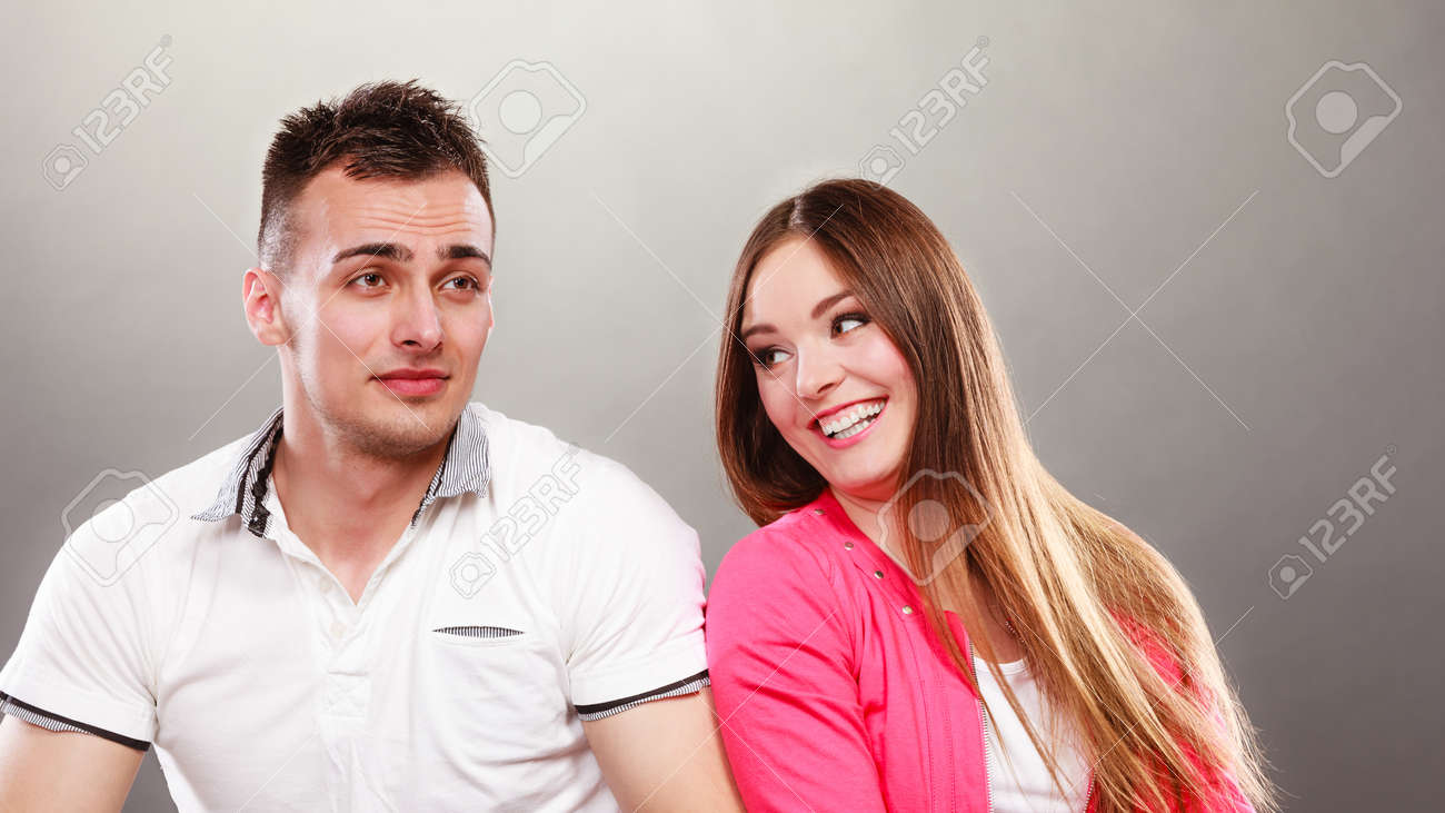 幸せなカップルの浮気と楽しい うれしそうな男と女 素敵な時間を持っています 良好な関係 の写真素材 画像素材 Image