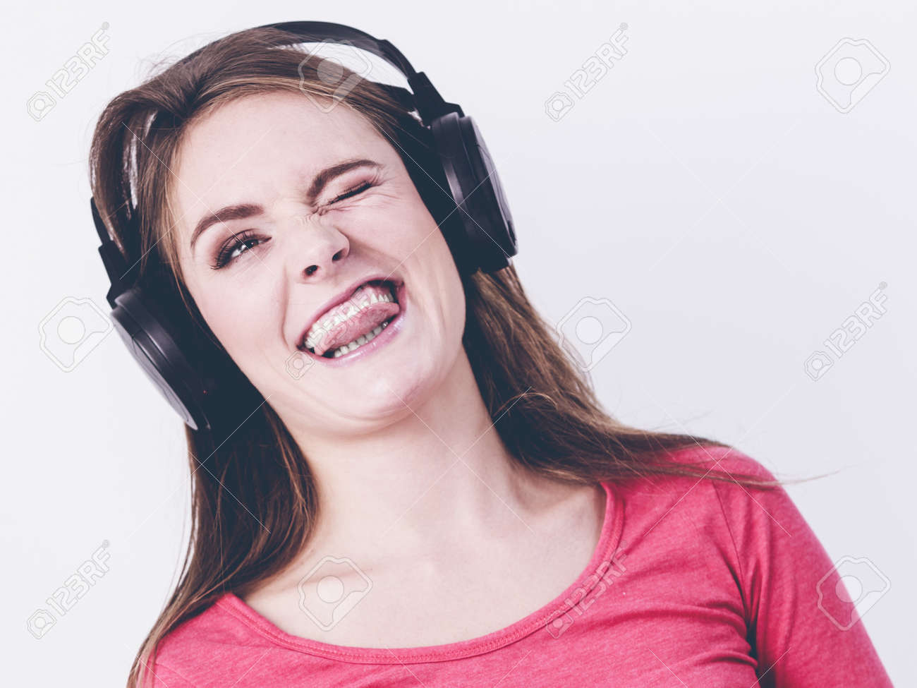 headphones making weird noise