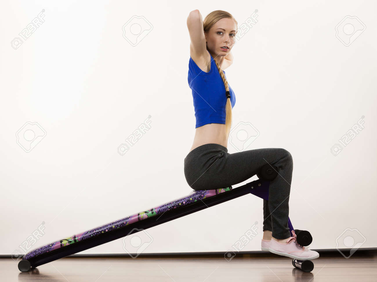 Junge Teenager Frau Ausbildung Auf Der Bank Fur Sitzen Ups Zu