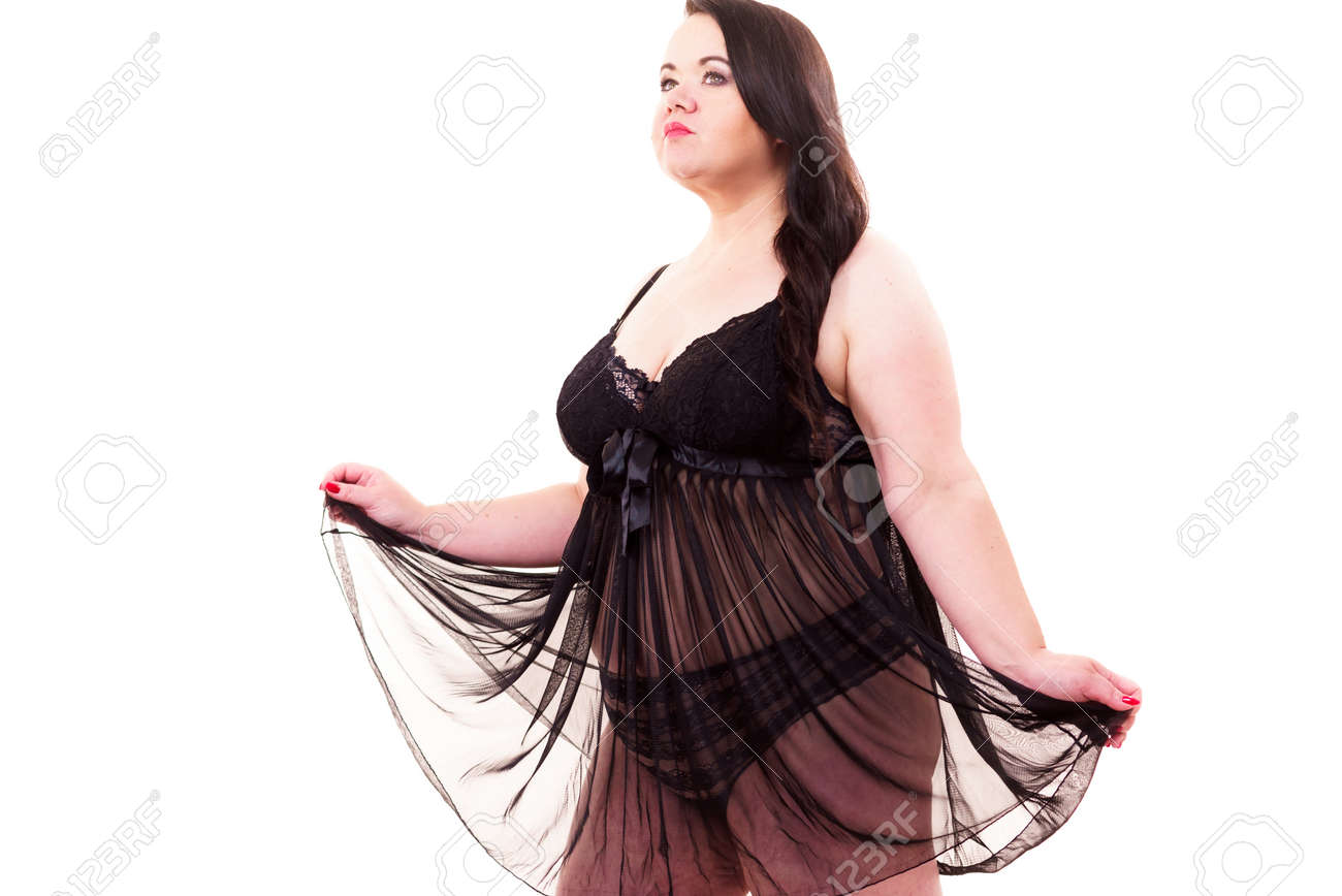 ぽっちゃりデブの下着姿 黒のレースのランジェリーを着ているプラスサイズの太った女性。白の服を設定した下着の太りすぎのぽっちゃりモデルの写真素材・画像素材 Image  182019329