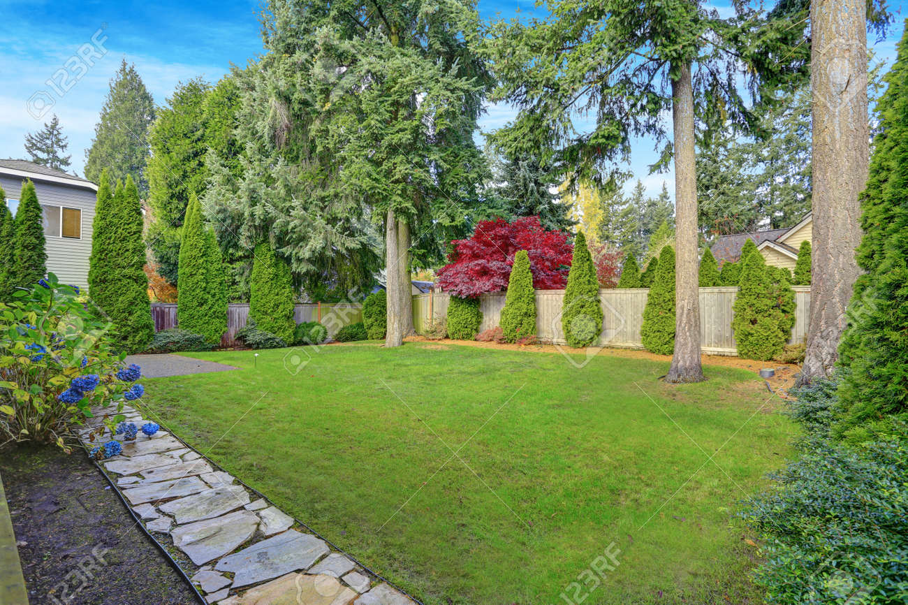 Beautiful Garden Landscape Design With Well-maintained Lush Lawn ... Beautiful Garden Landscape Design With Well-maintained Lush Lawn ...