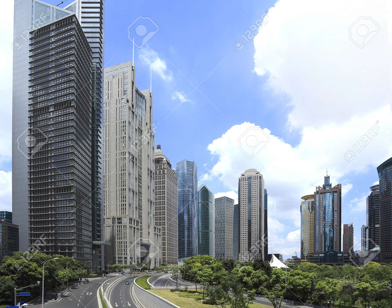 街中のシーンで上海の陸家嘴 中国 の写真素材 画像素材 Image 街中のシーンで上海の陸家嘴 中国 の写真素材 画像素材 Image