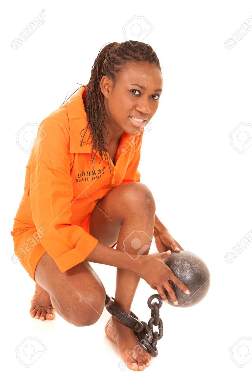 Eine Frau In Ihrem Gefangnis Kleidung Versuchen Holen Ihren Ball Auf Ihrer Kette Lizenzfreie Fotos Bilder Und Stock Fotografie Image 22203993