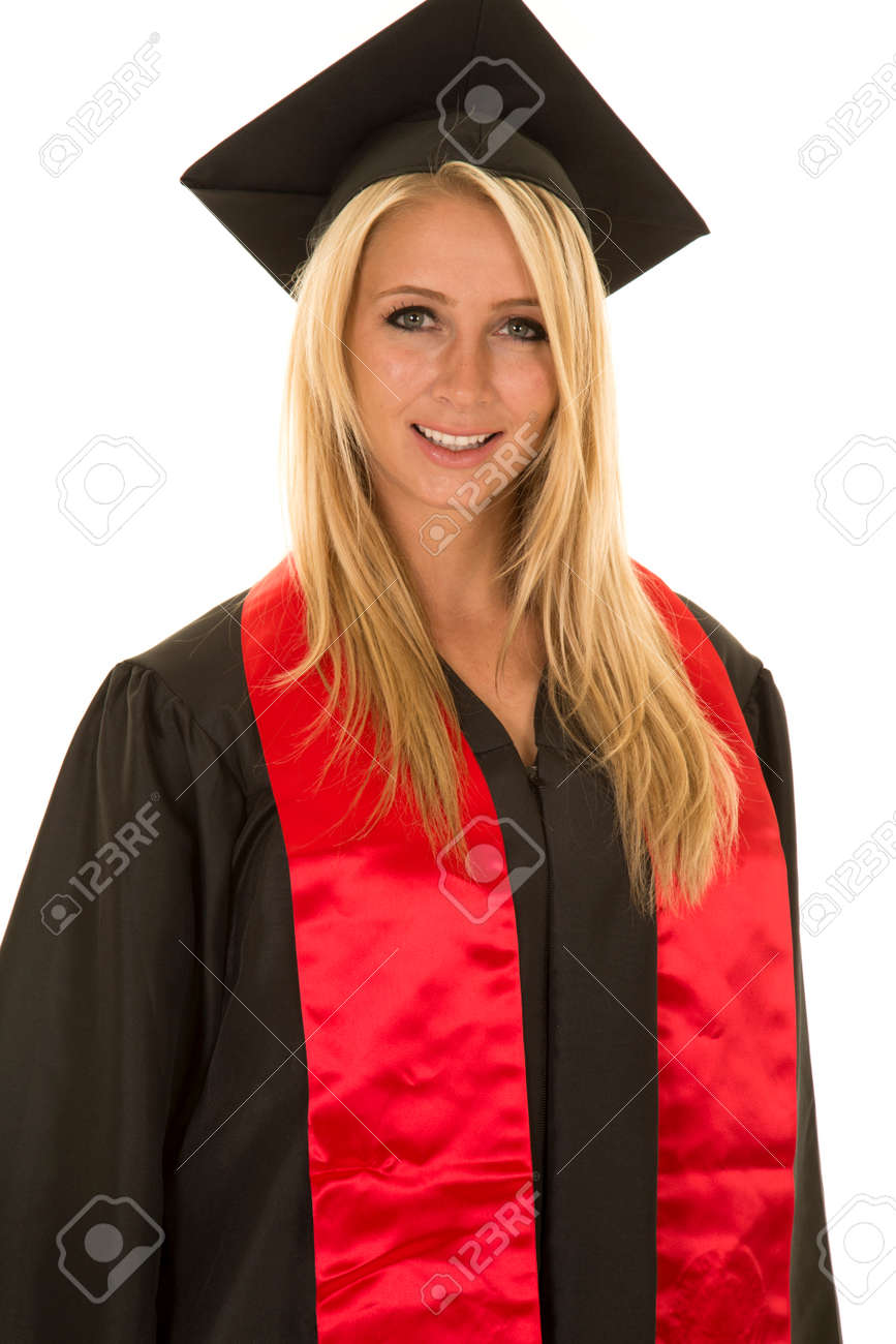 女性は 彼女の顔に笑みを浮かべて彼女の卒業式のガウンで終了します の写真素材 画像素材 Image