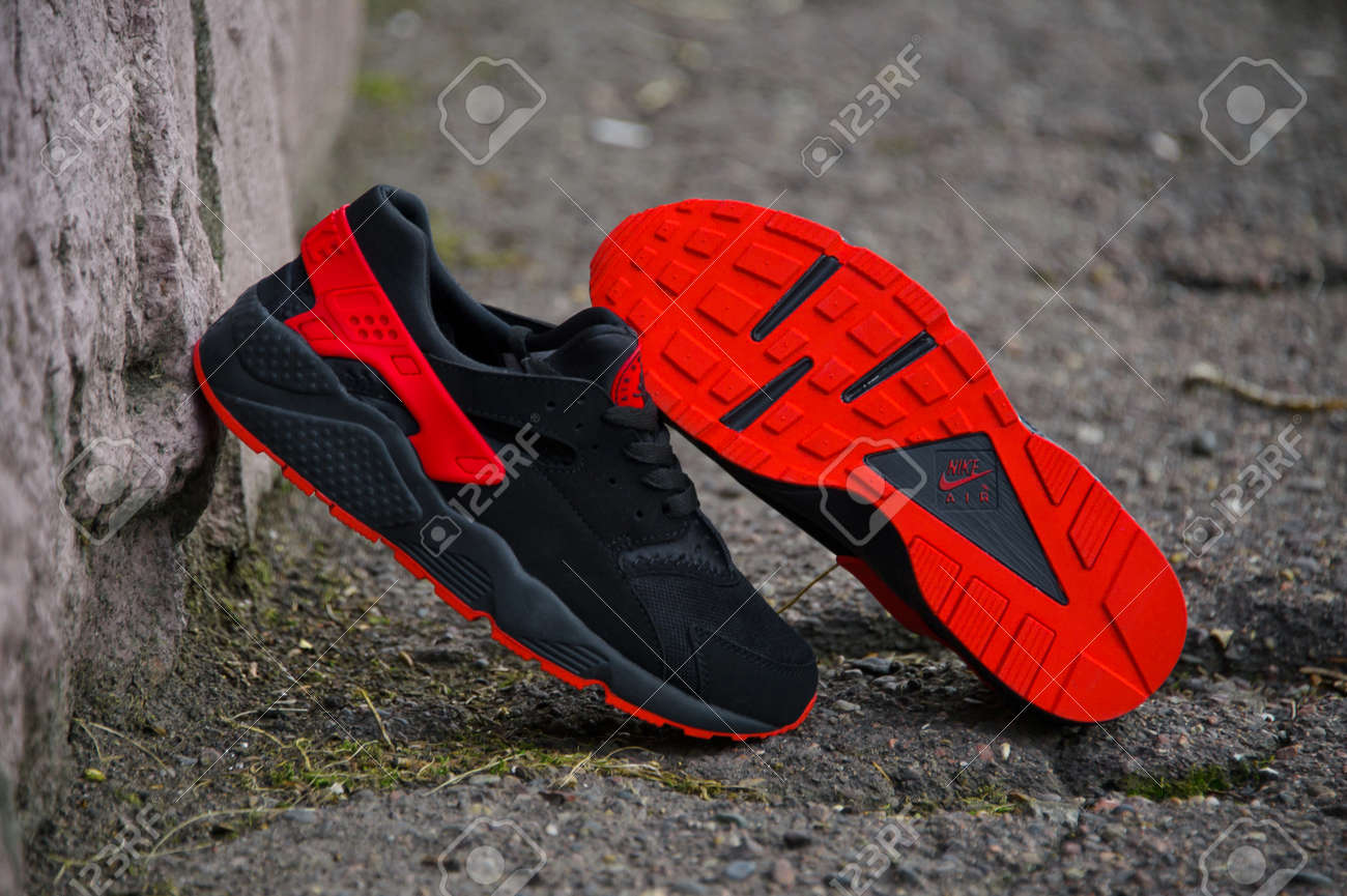 Nike air huarache rouge et noir sale