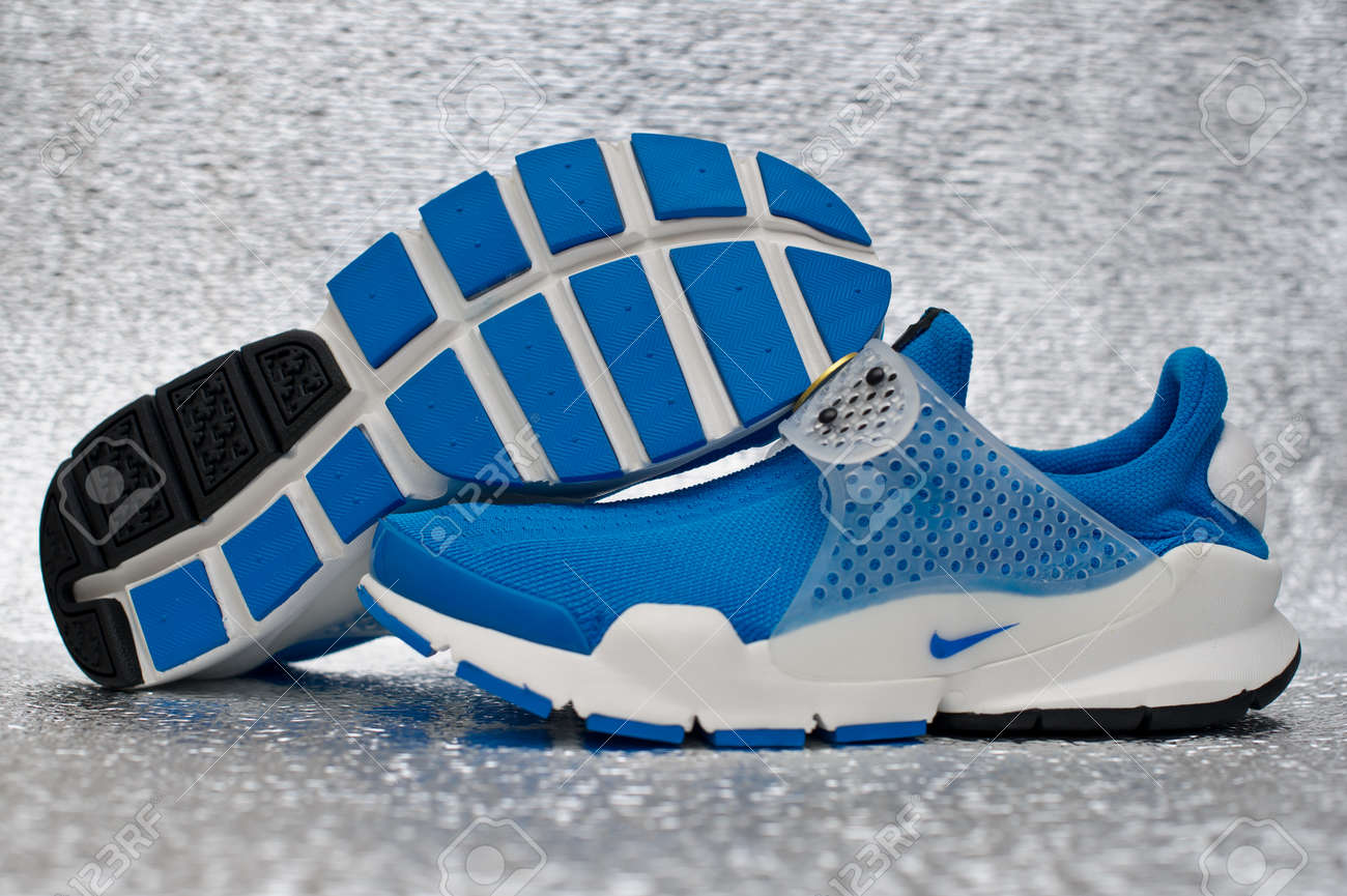 light blue nike trainers