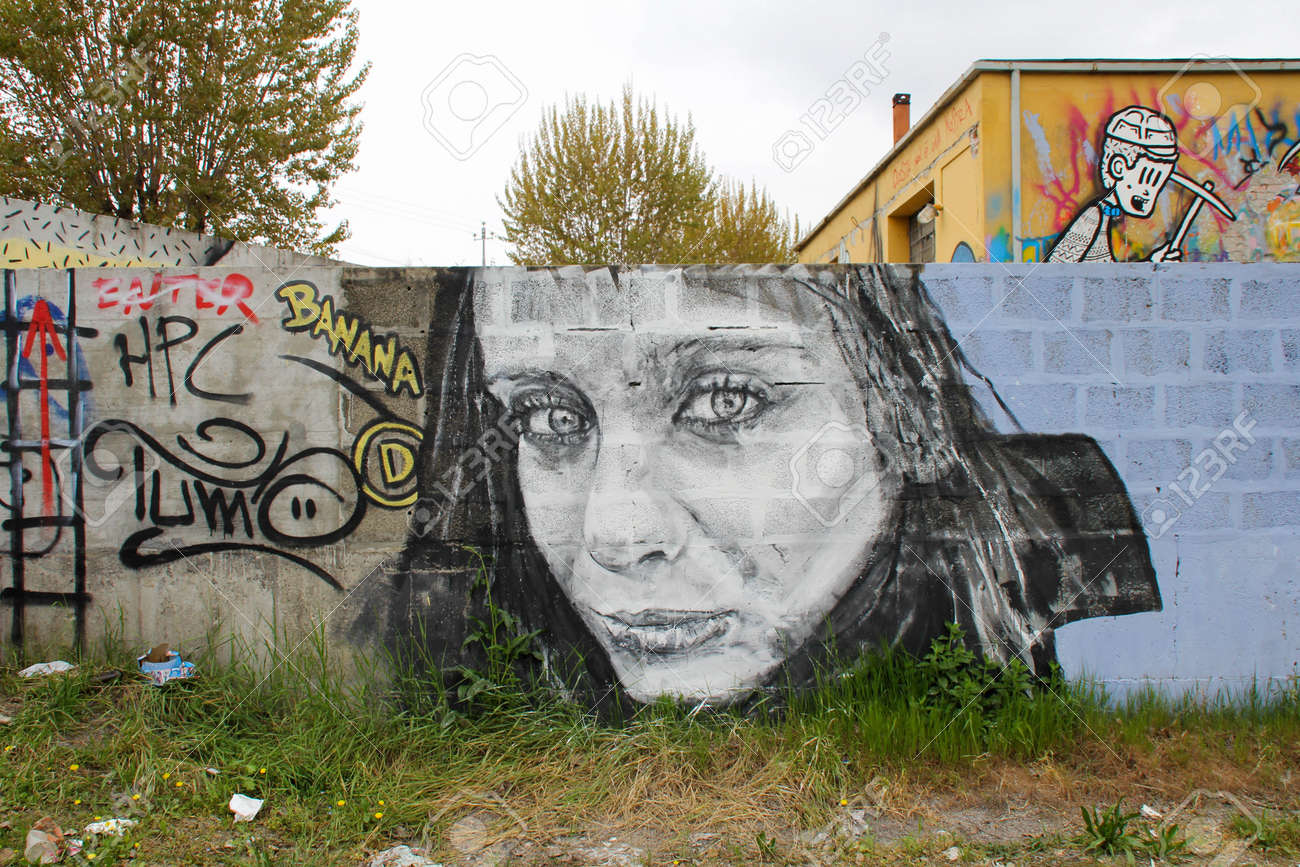 16 年 4 月 2 日 ボローニャ イタリア ストリート アート落書き描いたプロジェクト Rusco Ababdonade 工場の壁 の写真素材 画像素材 Image