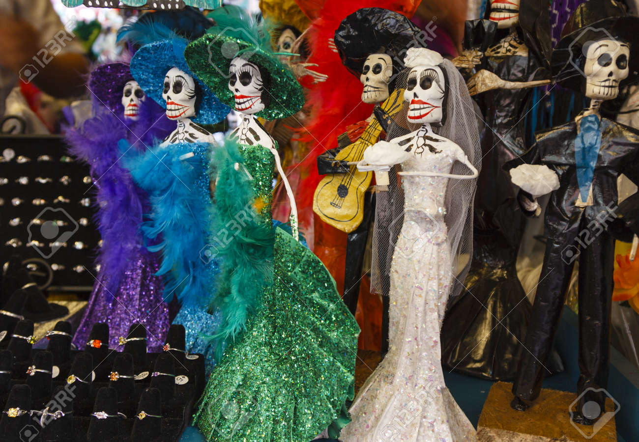 死メキシコの結婚式カラヴェラス ロサンゼルスの通りの店で発見の日 の写真素材 画像素材 Image