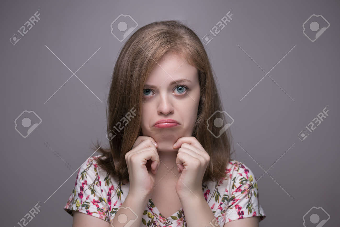 白人の女の子は二重あごと の写真素材 画像素材 Image