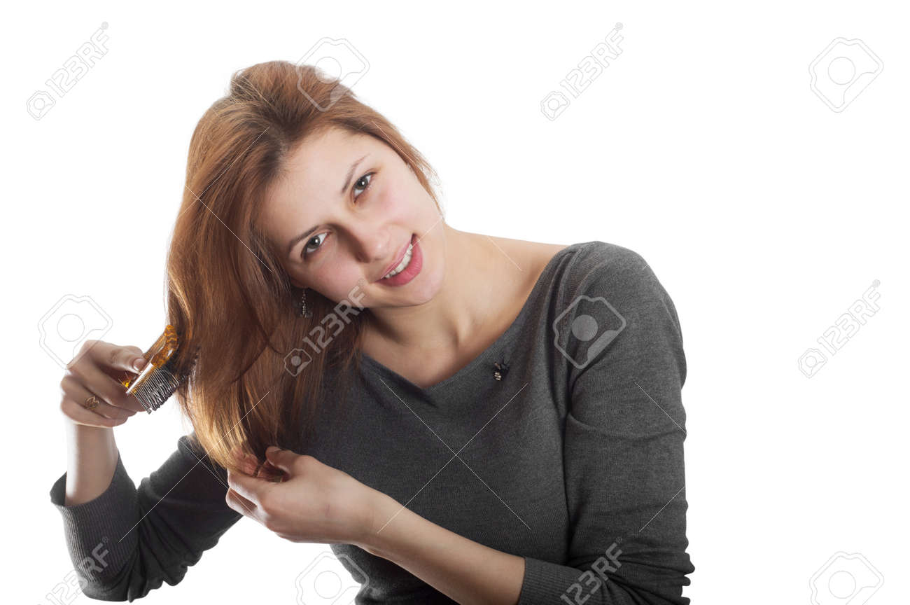 素敵な女の子は白い背景に分離された髪をとかして の写真素材 画像素材 Image