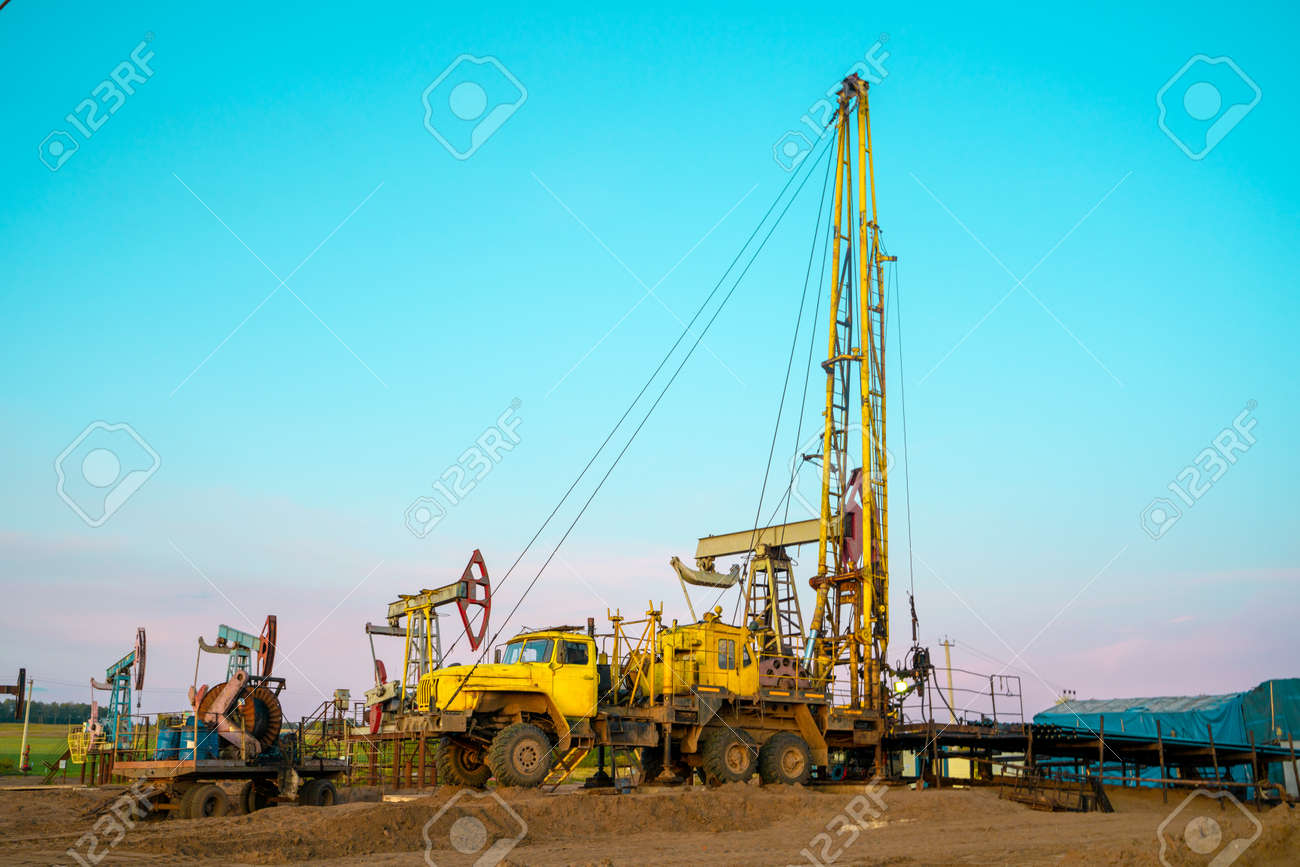 difference between <a href='https://www.ruidapetroleum.com/product/category/Drilling-Rig-and-Workover-Rig'>drilling rig</a> and <a href='https://www.ruidapetroleum.com/product/category/Drilling-Rig-and-Workover-Rig'>workover rig</a> in stock